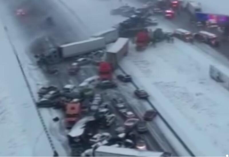 Десятки автомобилей столкнулись в массовом ДТП в США