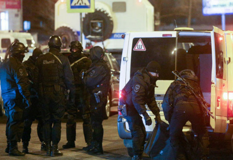 В Дагестане неизвестный с ножом напал на полицейских