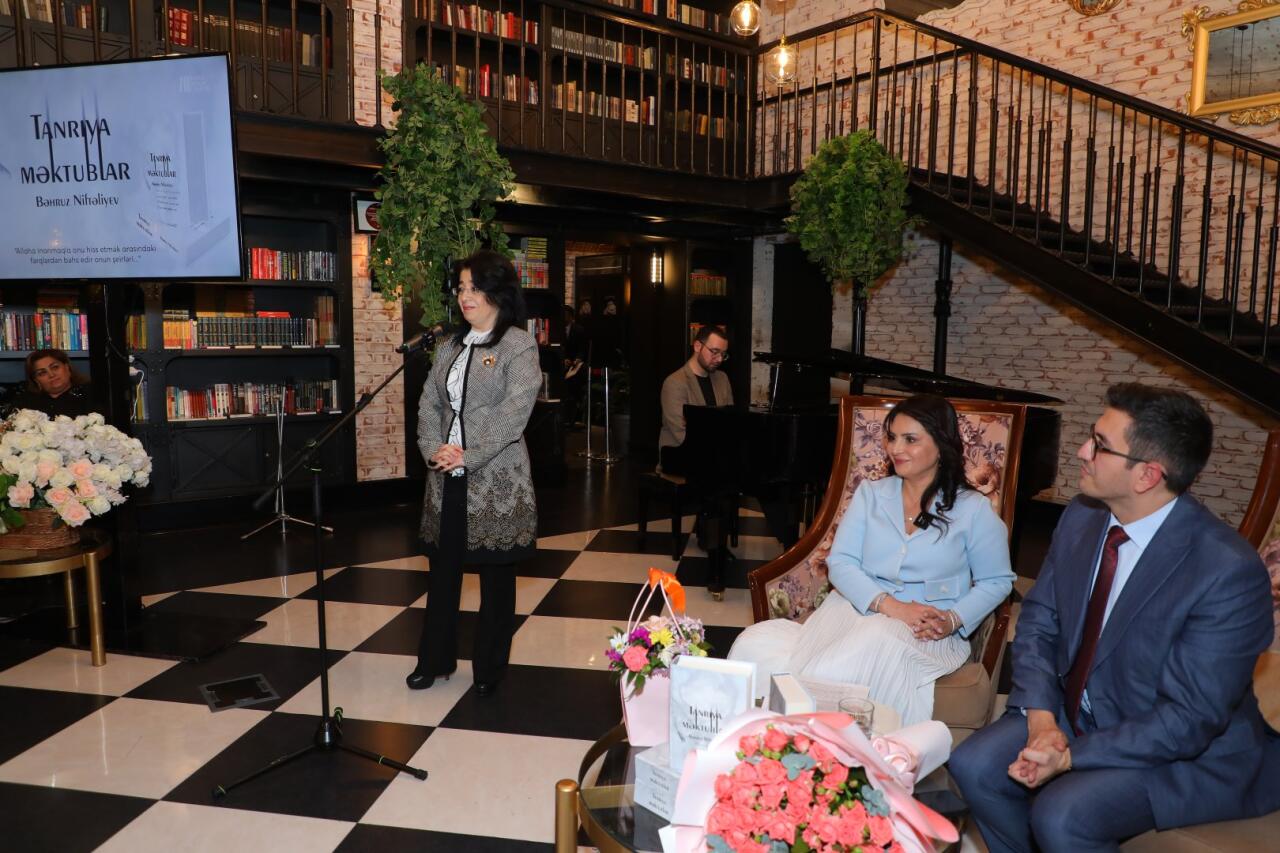 В Баку презентована книга Бахруза Нифталиева "Письма Богу"