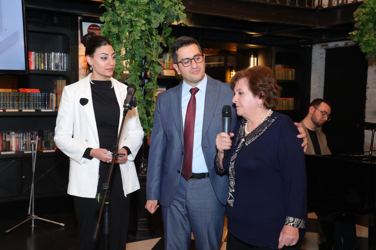 В Баку презентована книга Бахруза Нифталиева "Письма Богу"