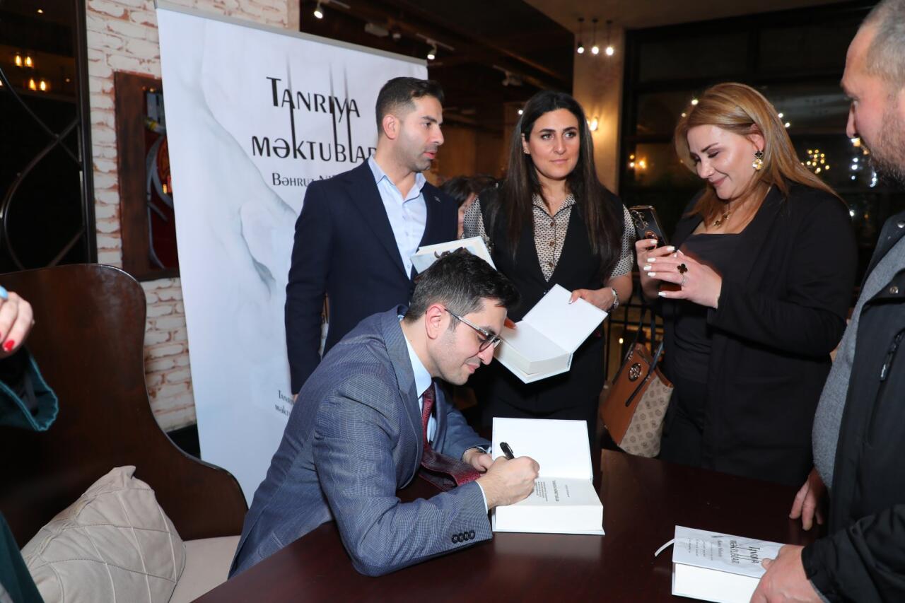 В Баку презентована книга Бахруза Нифталиева "Письма Богу"