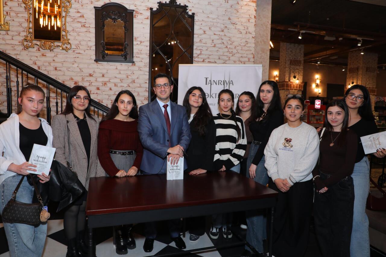 В Баку презентована книга Бахруза Нифталиева "Письма Богу"