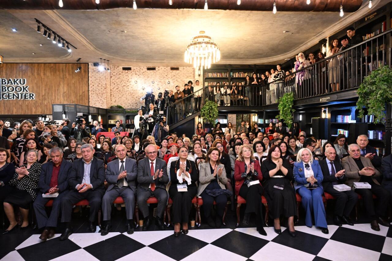 В Баку презентована книга Бахруза Нифталиева "Письма Богу"