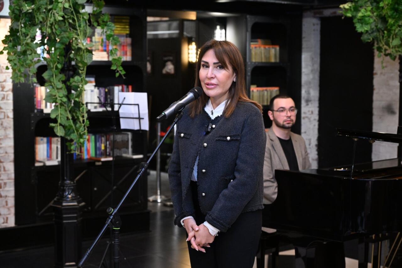 В Баку презентована книга Бахруза Нифталиева "Письма Богу"