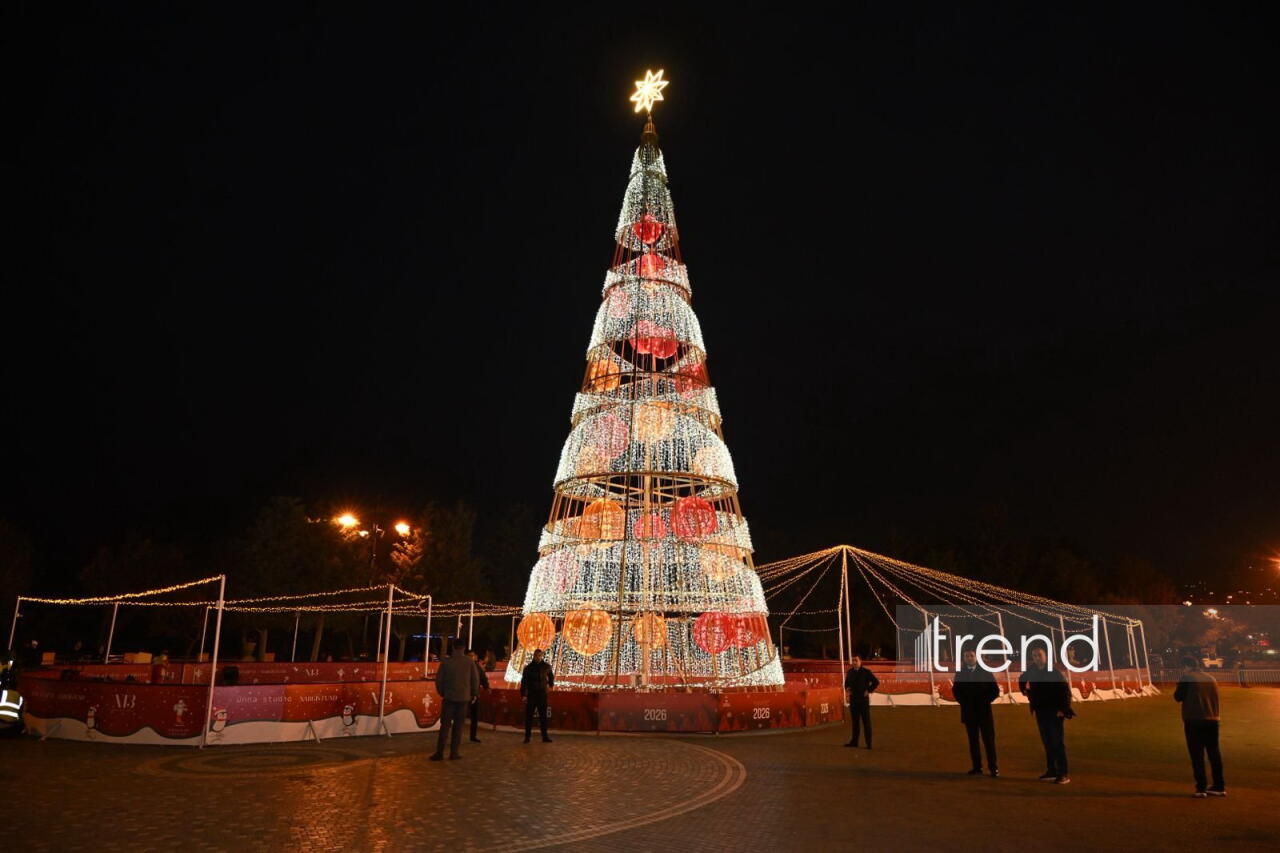 Bakı bulvarında Yeni il yarmarkasına xüsusi hazırlıq görüb, buz meydançası yaradılıb