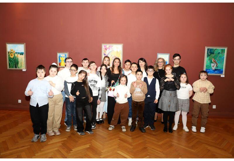 В Баку открылась экспозиция "Палитра любви" к Международному дню инвалидов