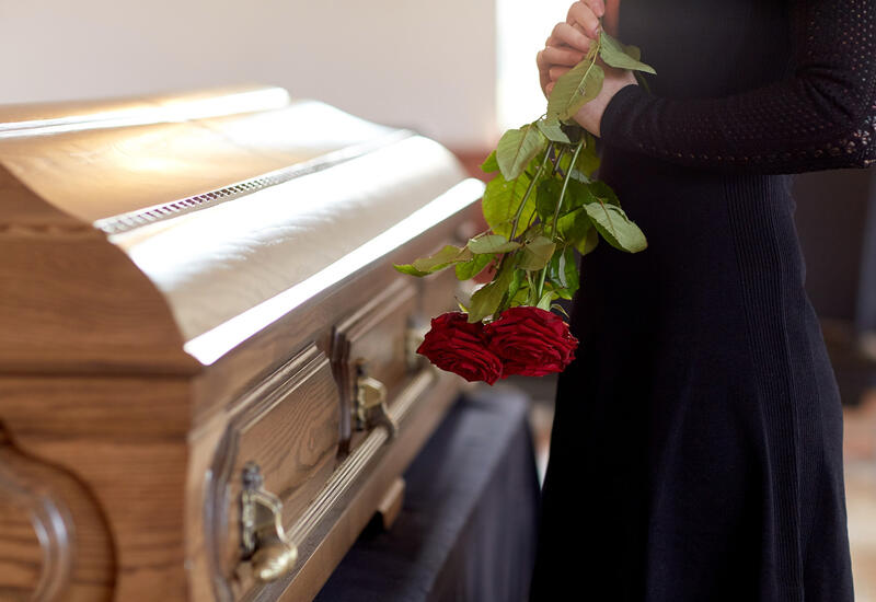 Ученые выяснили, какие супруги чаще уходят из жизни друг за другом