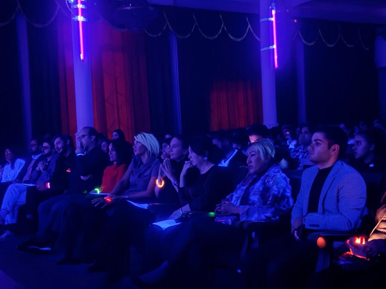 Одна морская история в Баку – в эстетике неона