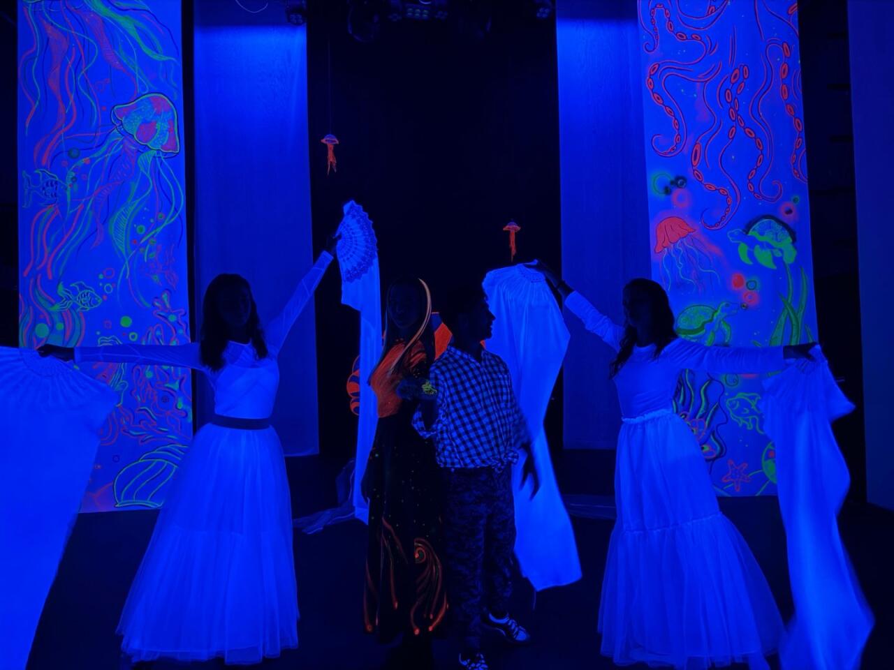 Одна морская история в Баку – в эстетике неона