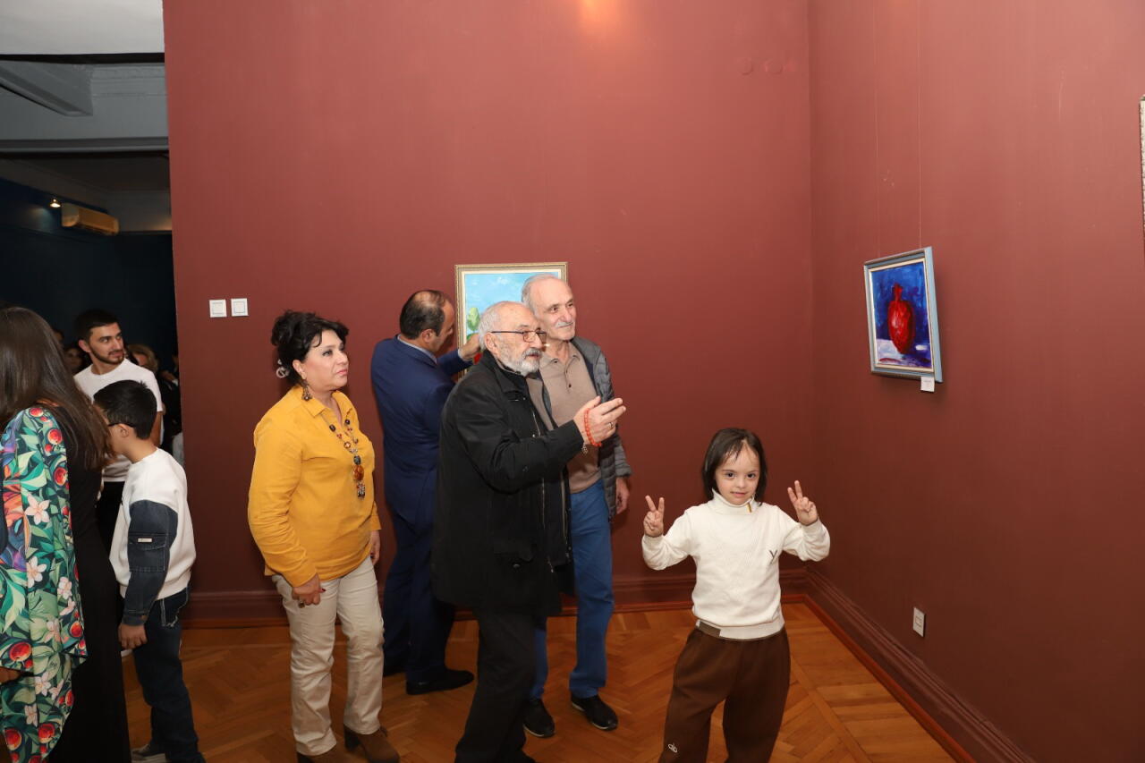 В Баку открылась экспозиция "Палитра любви" к Международному дню инвалидов