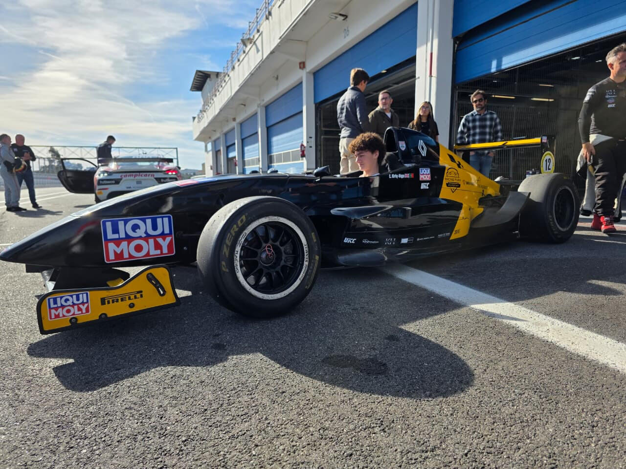 Азербайджанский автогонщик получил предложение от "Макларена"