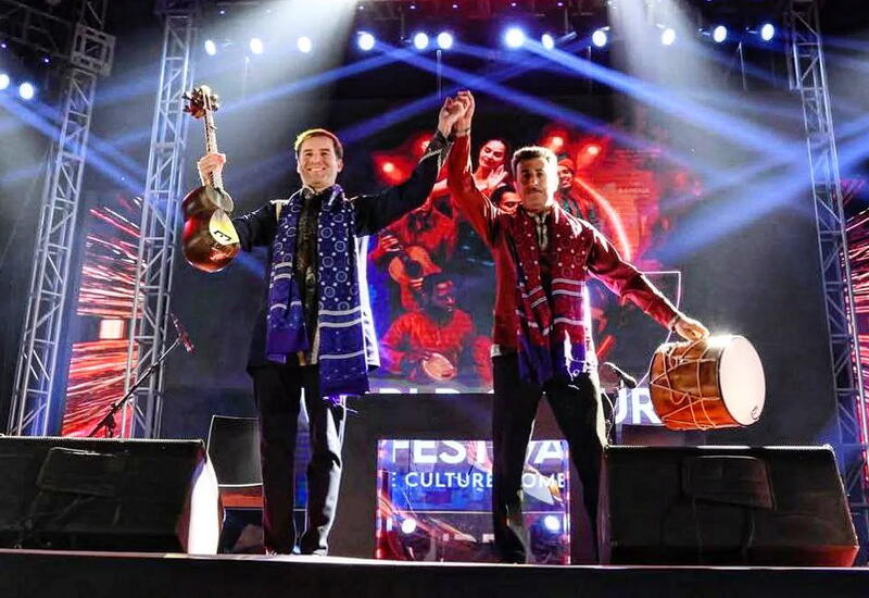 Азербайджанские артисты были встречены в Карачи с большой любовью и интересом