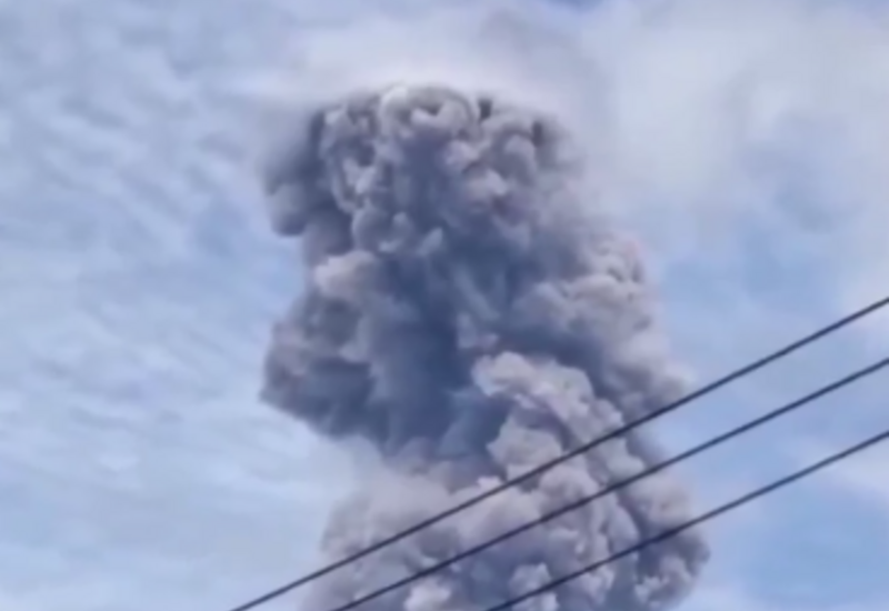 Извержение вулкана в Индонезии