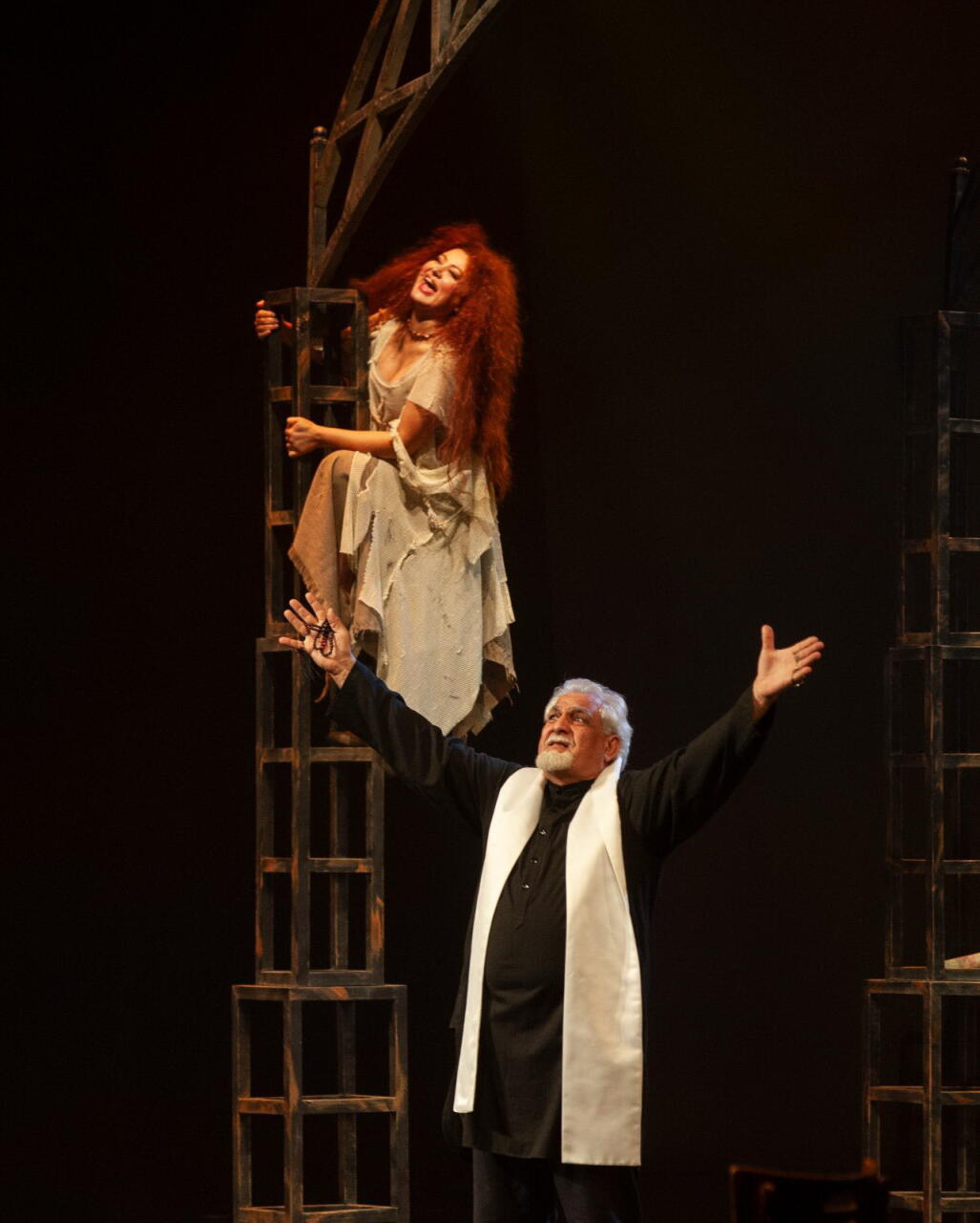 В Баку представлен спектакль "Сборище сумасшедших" к 80-летию Самандара Рзаева