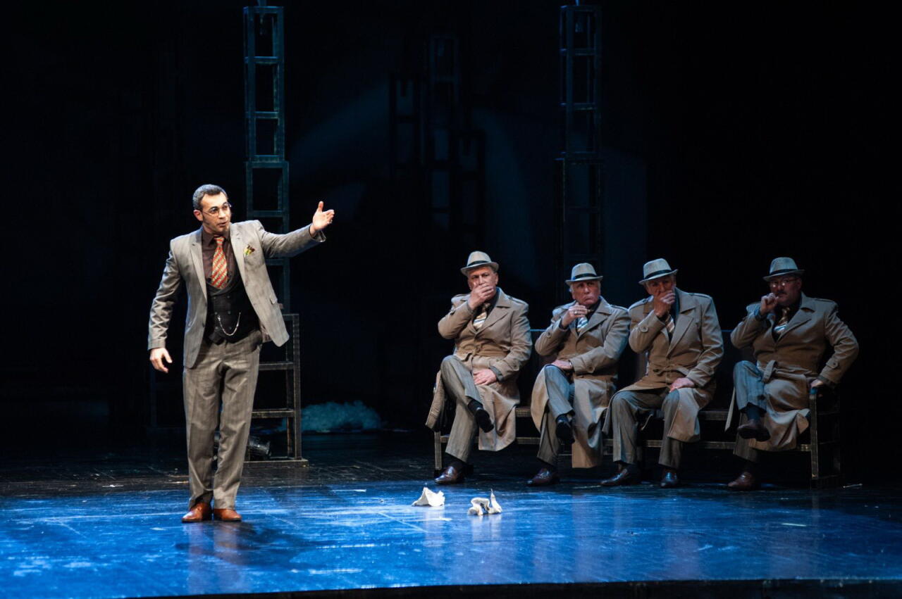 В Баку представлен спектакль "Сборище сумасшедших" к 80-летию Самандара Рзаева