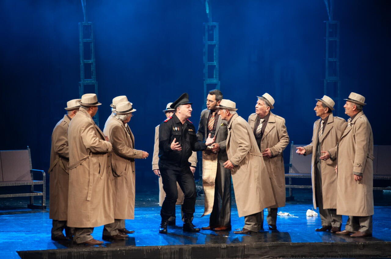 В Баку представлен спектакль "Сборище сумасшедших" к 80-летию Самандара Рзаева