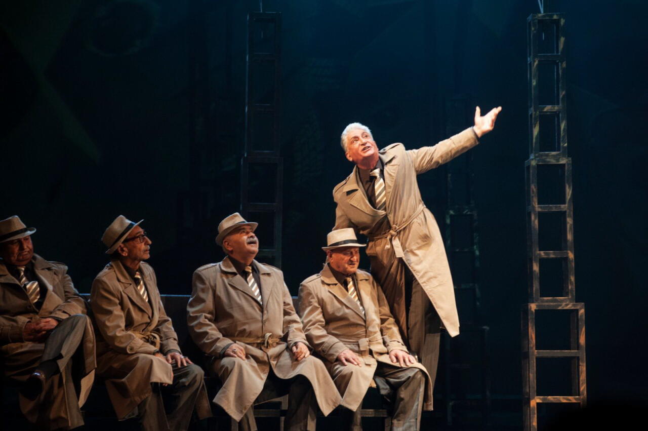 В Баку представлен спектакль "Сборище сумасшедших" к 80-летию Самандара Рзаева