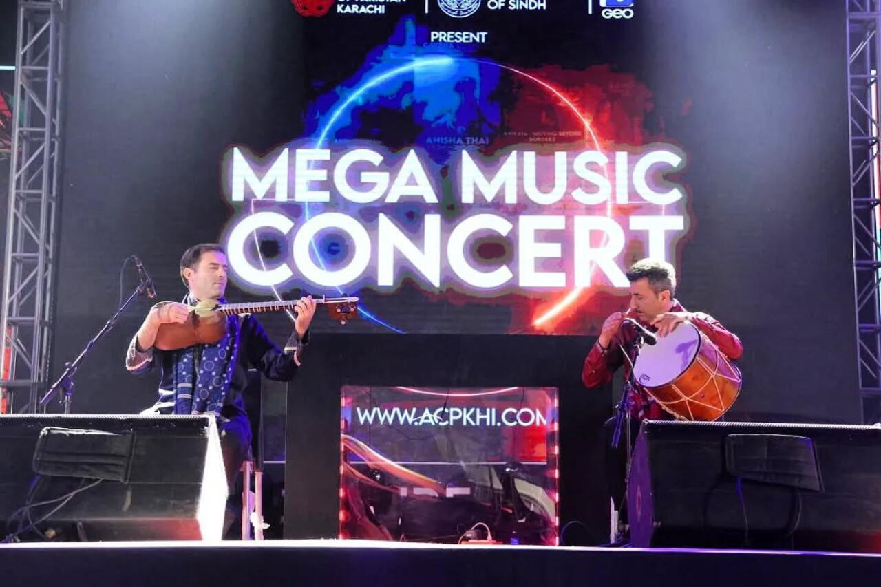 Азербайджанские артисты были встречены в Карачи с большой любовью и интересом