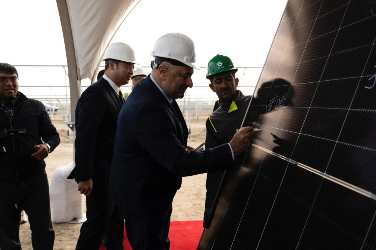 “Qobustan” Günəş Elektrik Stansiyasının inşası çərçivəsində ilk panel quraşdırılıb