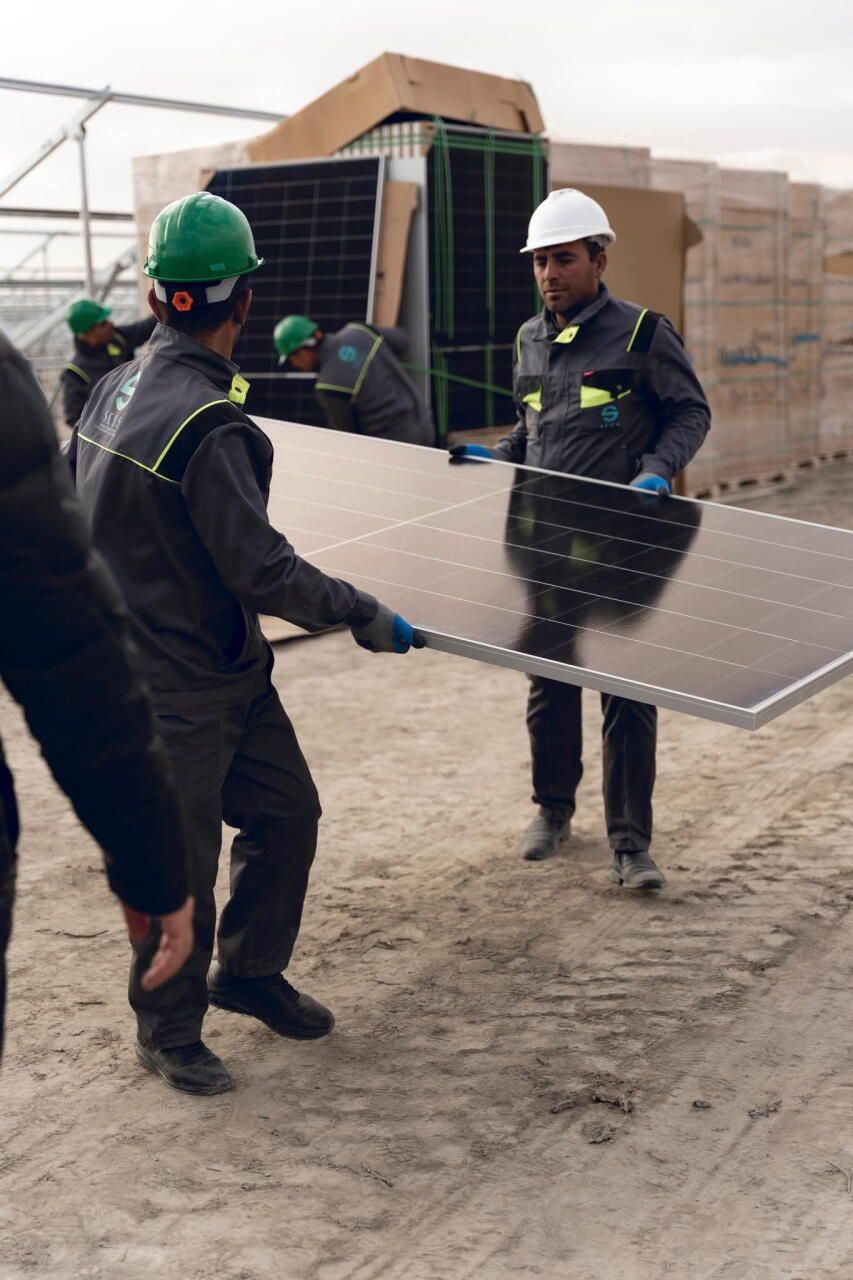 “Qobustan” Günəş Elektrik Stansiyasının inşası çərçivəsində ilk panel quraşdırılıb