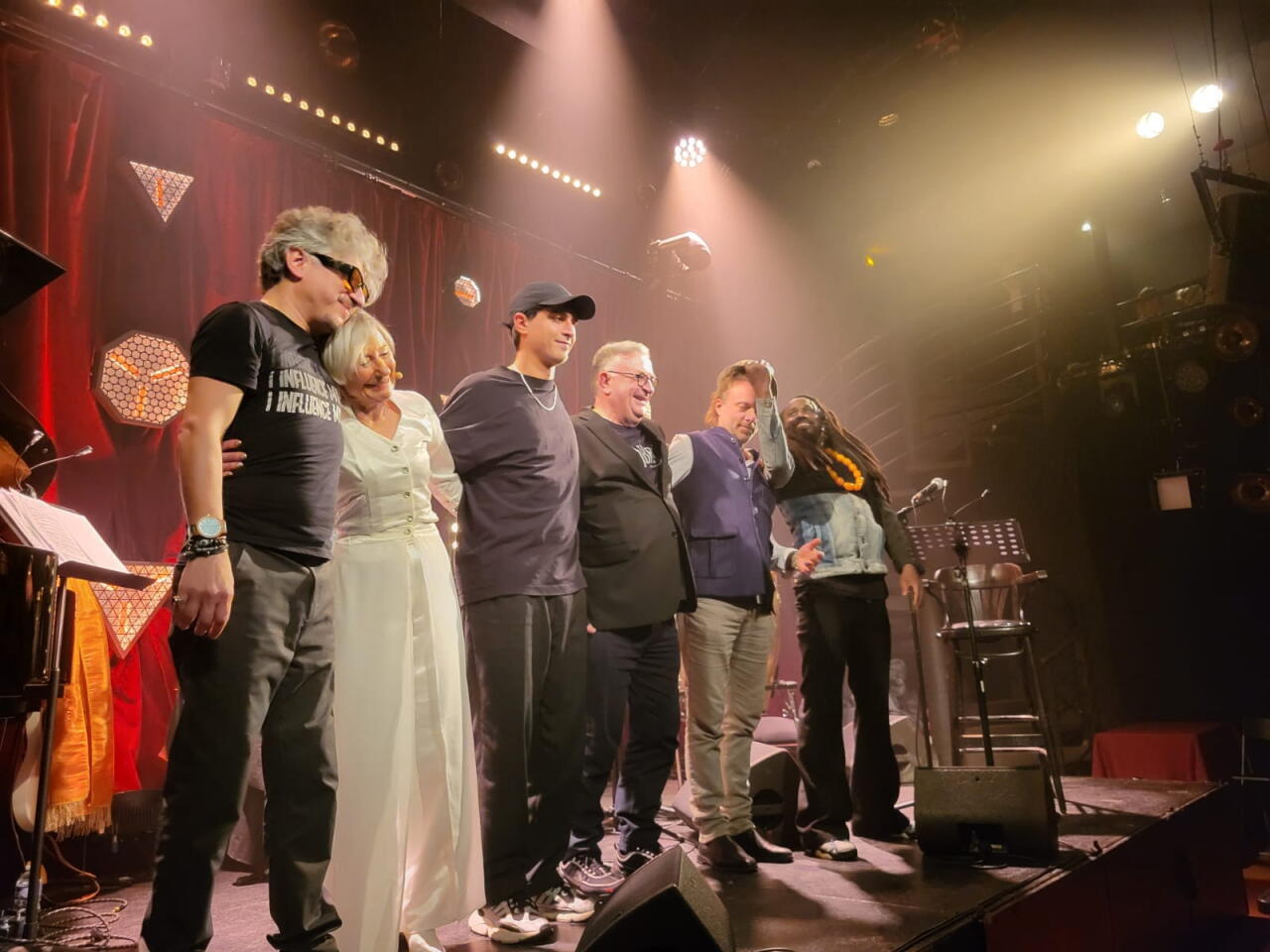 Шаин Новрасли с большим успехом выступил в Париже