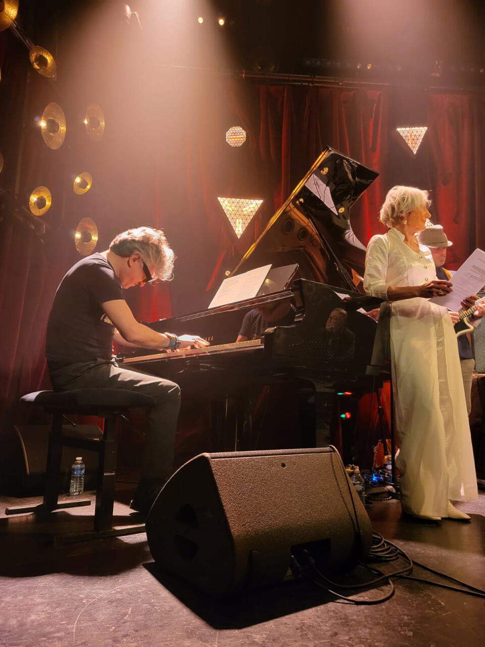 Шаин Новрасли с большим успехом выступил в Париже