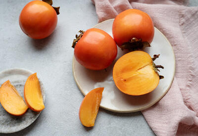 Кому опасно есть хурму?