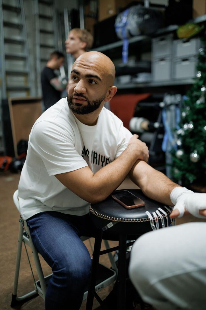 Азербайджанский боксер отправил соперника в нокаут двумя ударами за 12 сек.