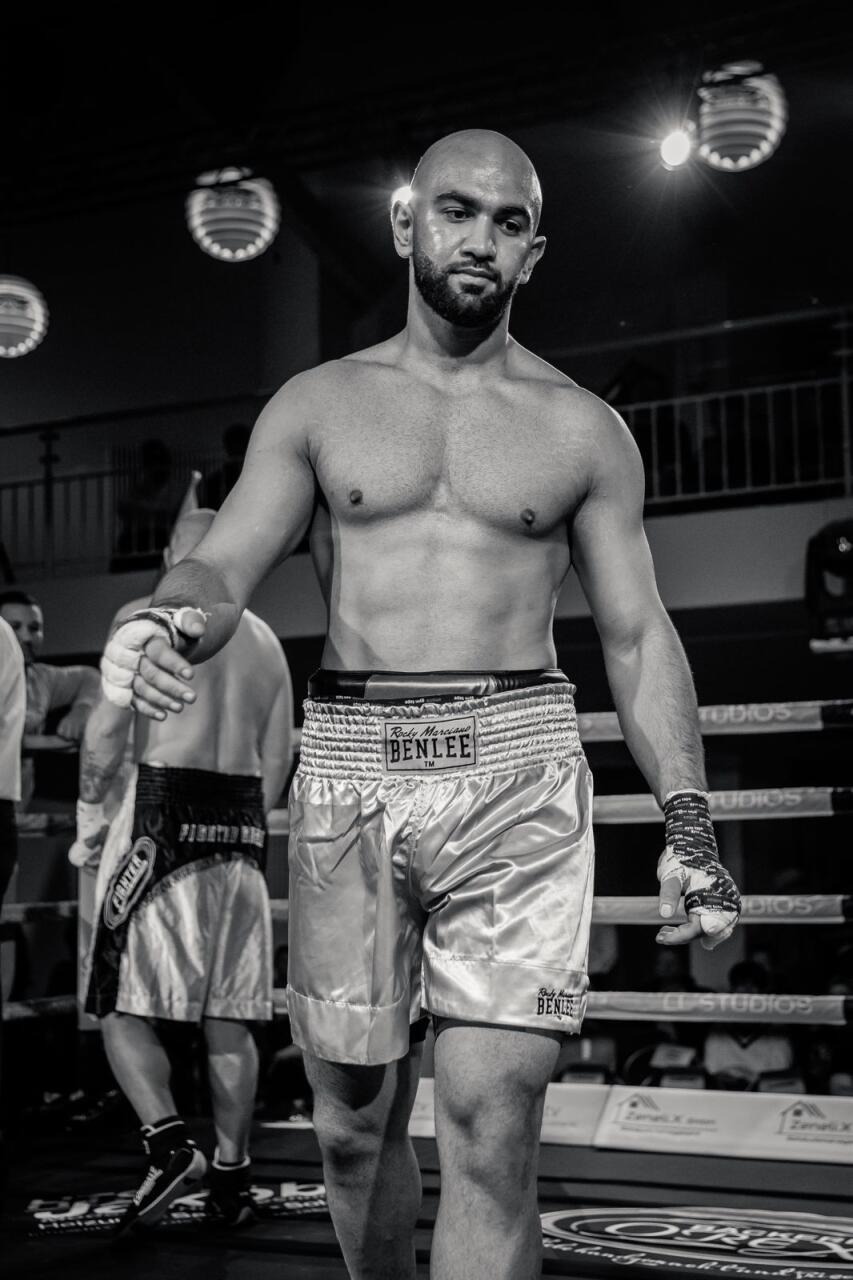 Азербайджанский боксер отправил соперника в нокаут двумя ударами за 12 сек.