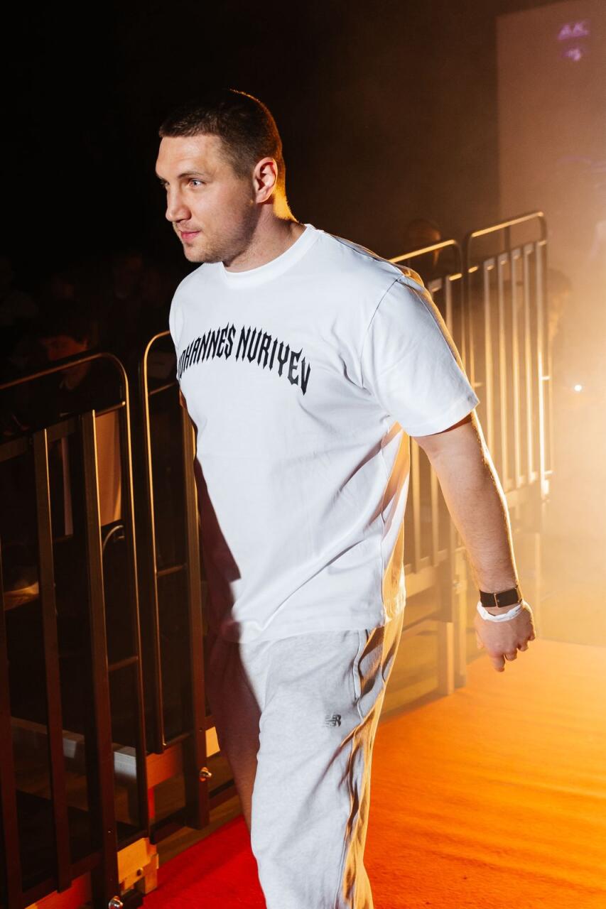 Азербайджанский боксер отправил соперника в нокаут двумя ударами за 12 сек.