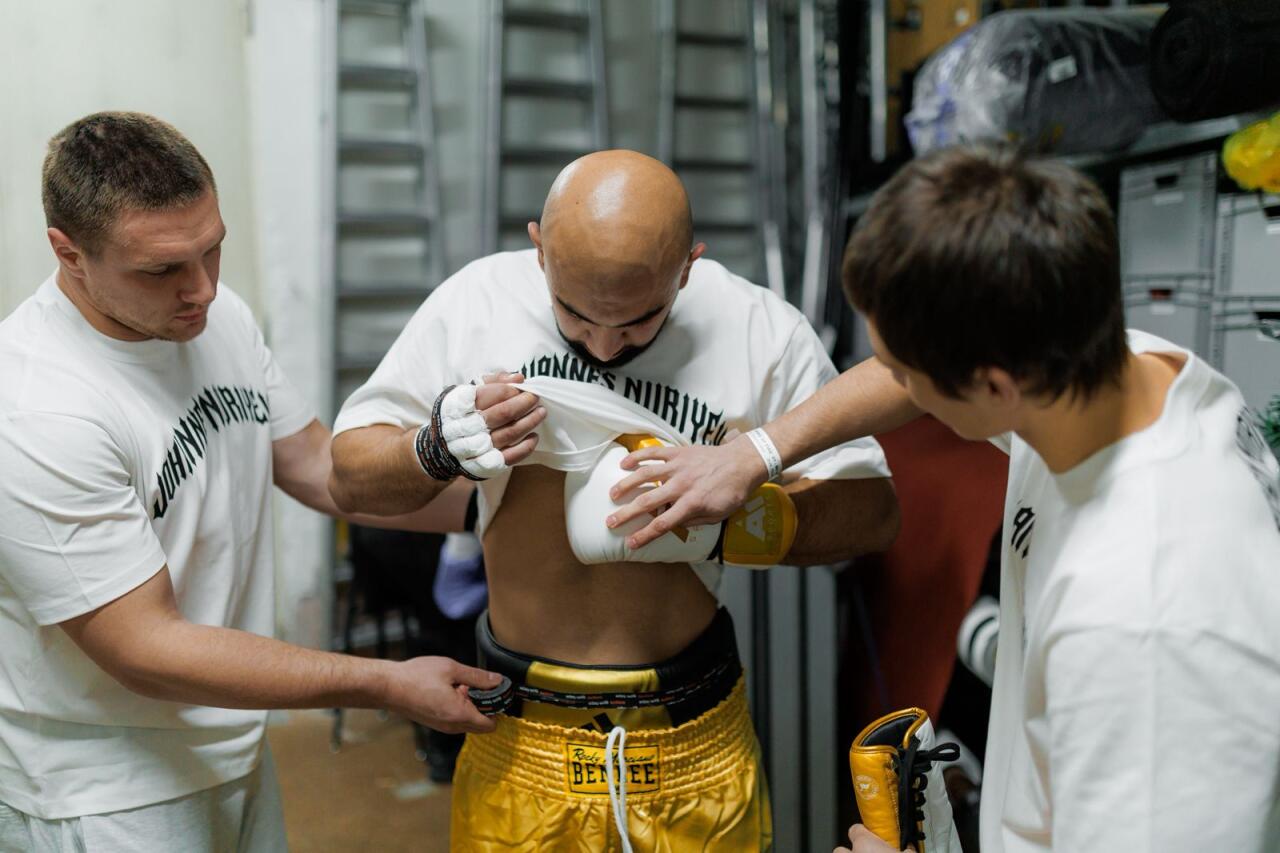 Азербайджанский боксер отправил соперника в нокаут двумя ударами за 12 сек.