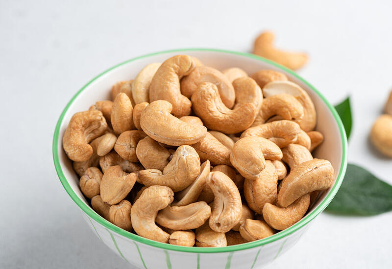 Назван орех, который снижает воспаление в организме при ожирении