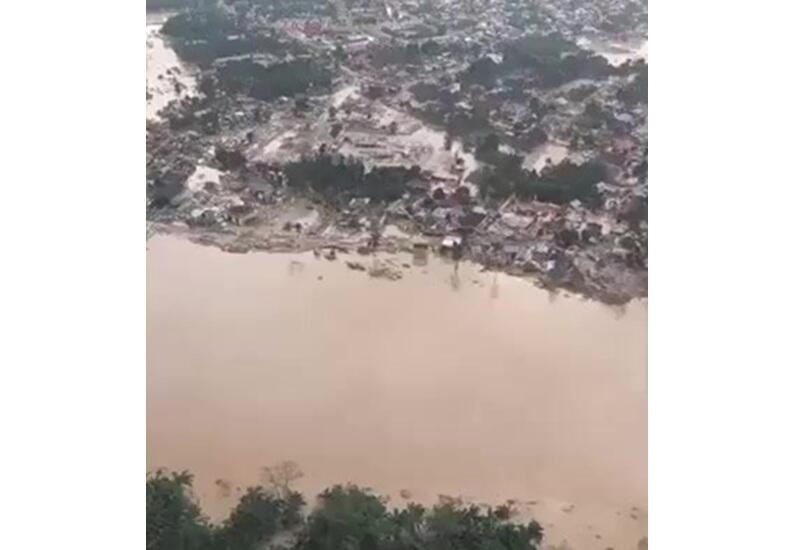 Сотни человек погибли при наводнениях в Индонезии