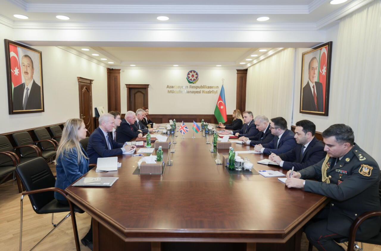 Азербайджан и Великобритания обсудили оборону