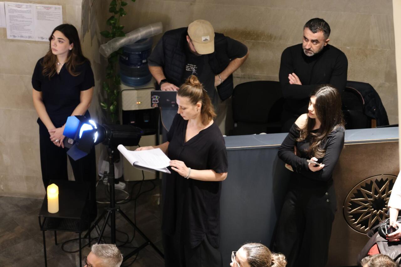 В Баку представлена пьеса "Нефть"