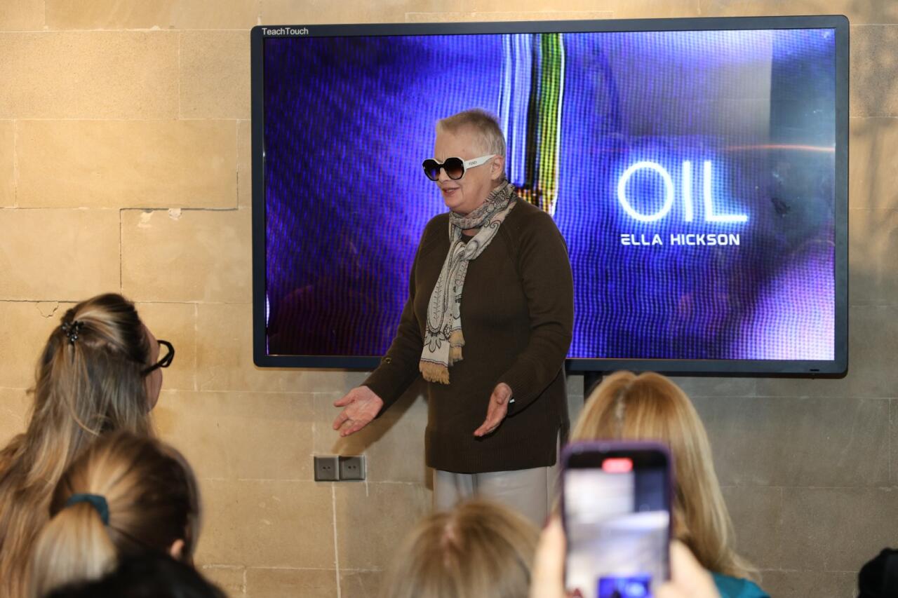 В Баку представлена пьеса "Нефть"