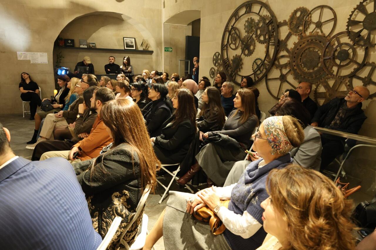 В Баку представлена пьеса "Нефть"