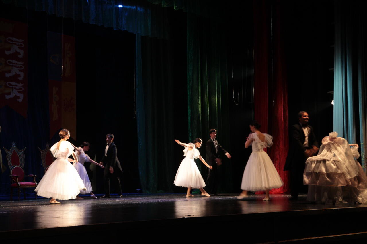 Воспитанники детского дома стали гостями азербайджанского театра