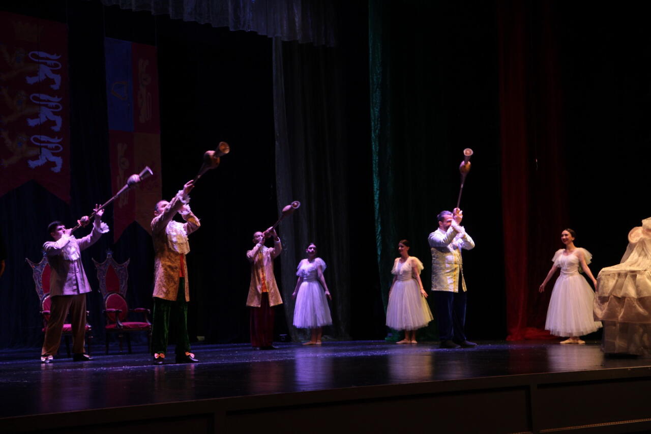 Воспитанники детского дома стали гостями азербайджанского театра