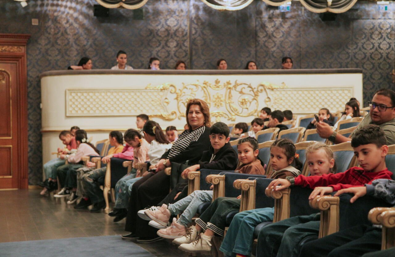 Воспитанники детского дома стали гостями азербайджанского театра
