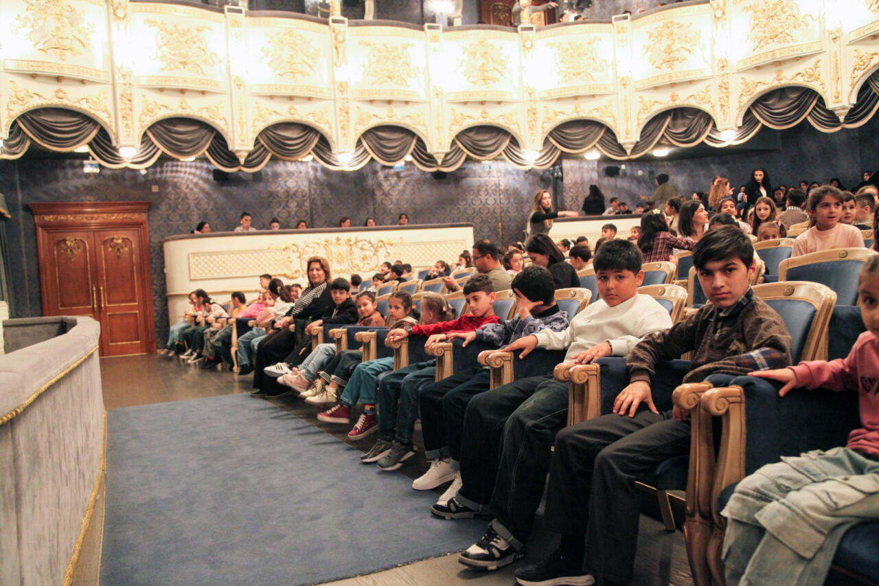 Воспитанники детского дома стали гостями азербайджанского театра
