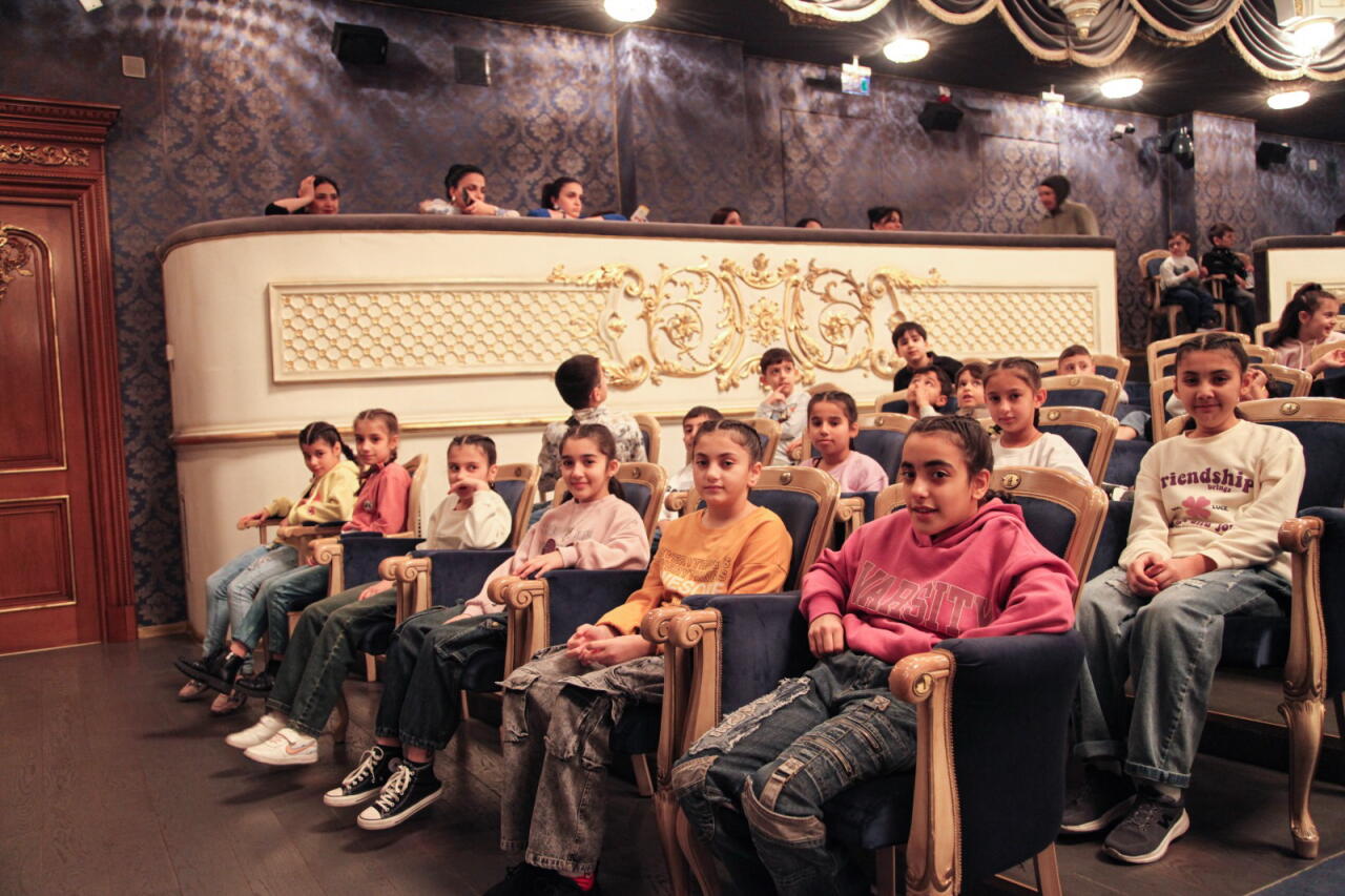 Воспитанники детского дома стали гостями азербайджанского театра