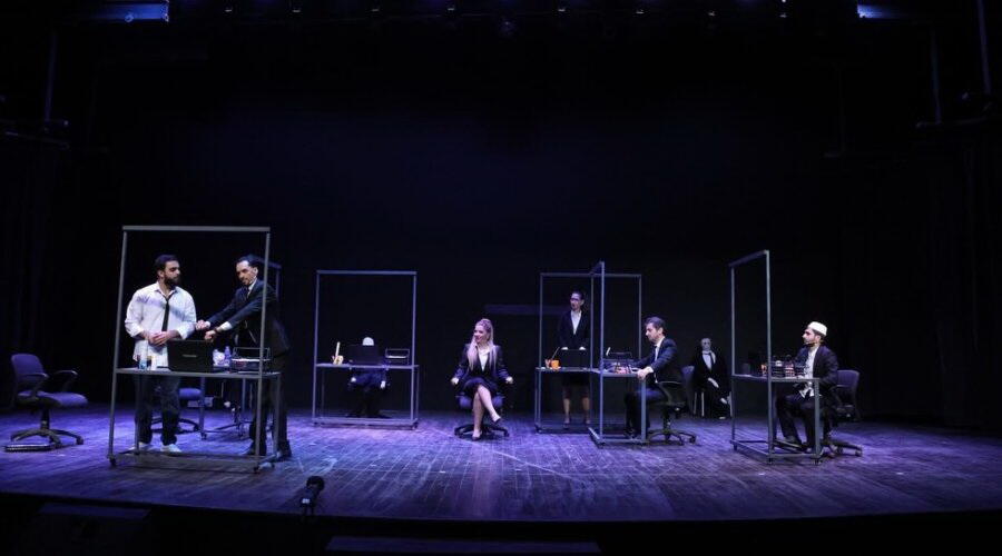 Азербайджанский спектакль на английском языке вызвал большой резонанс в Пакистане