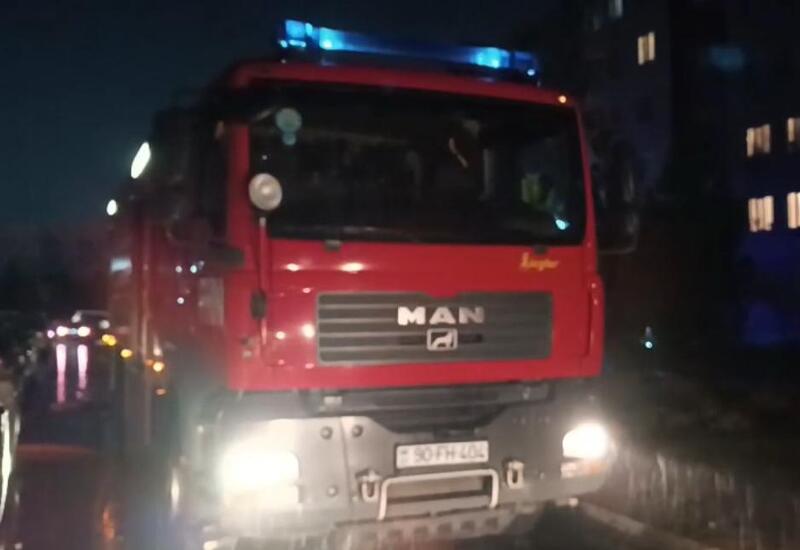 Пожар в многоэтажном доме в Баку