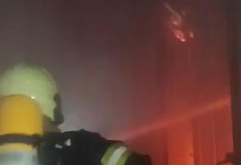 Новые кадры пожара в жилом комплексе в Локбатане