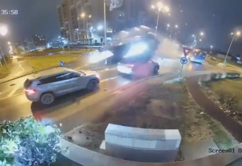 Такси пролетело через две машины