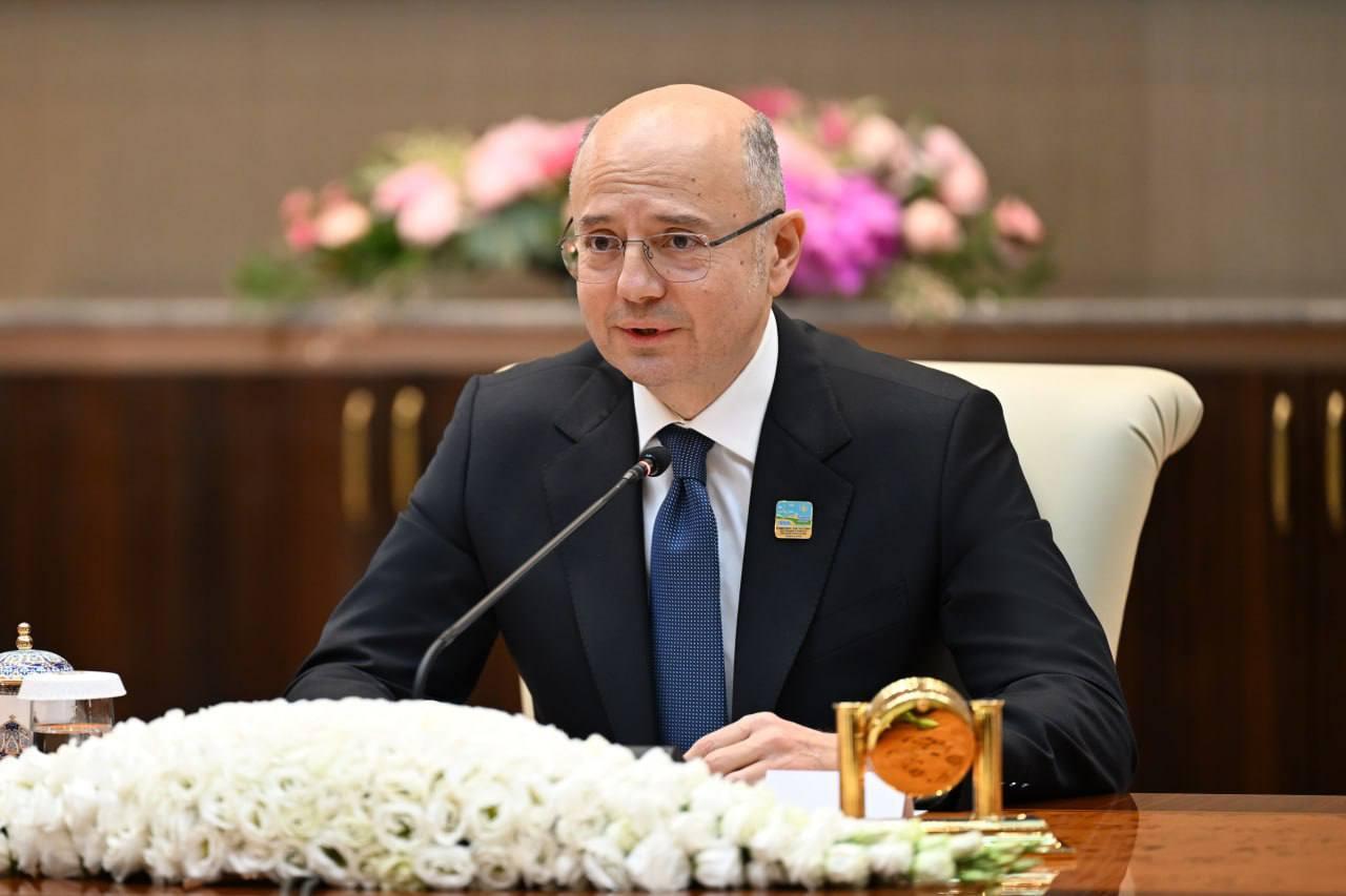 Şavkat Mirziyoyev Pərviz Şahbazovu qəbul edib