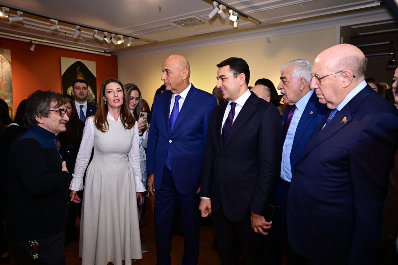 В Баку состоялось торжественное открытие экспозиции "Мирза Гадим Иревани: 200-летняя летопись искусства"