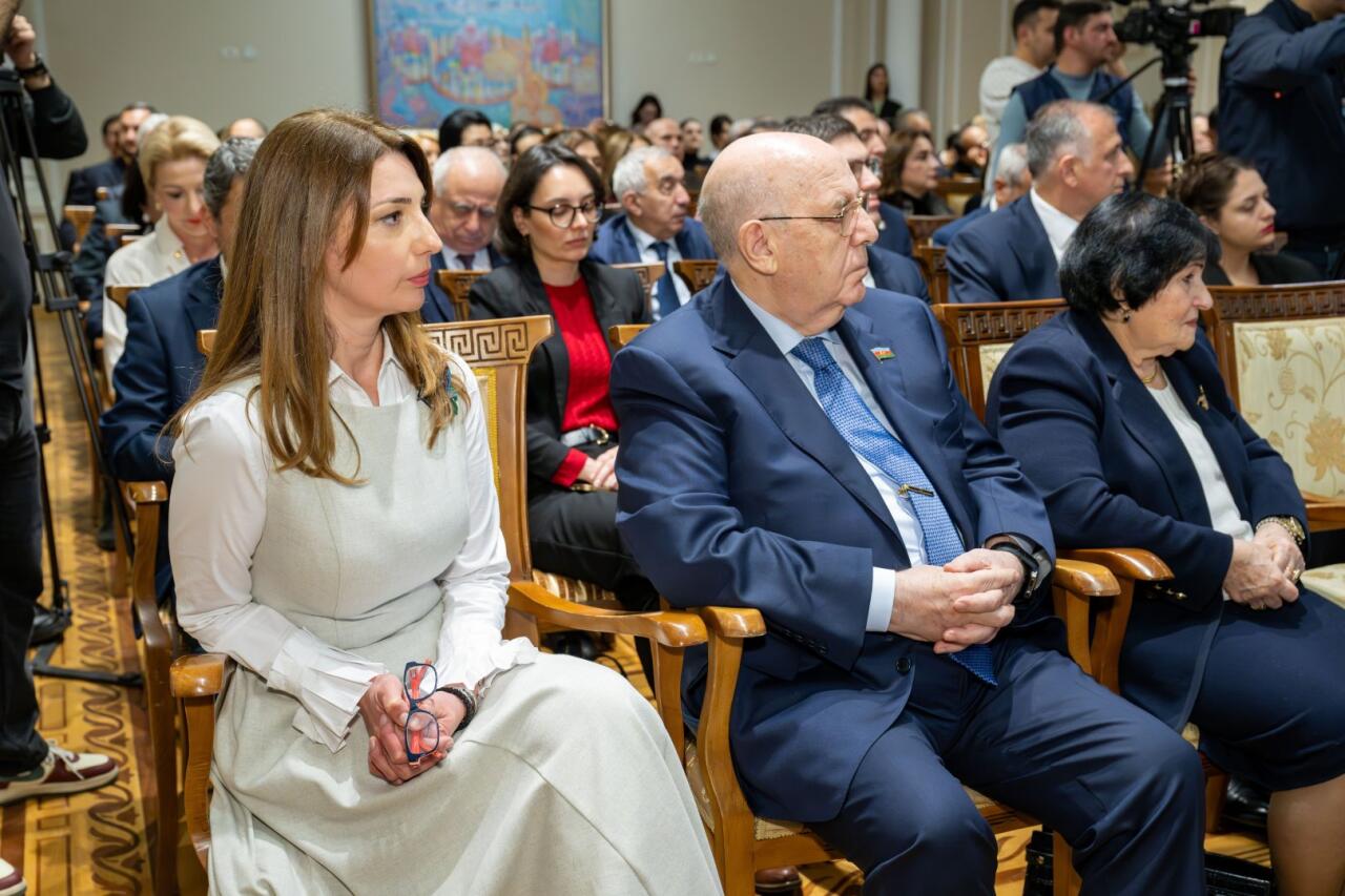 В Баку состоялось торжественное открытие экспозиции "Мирза Гадим Иревани: 200-летняя летопись искусства"