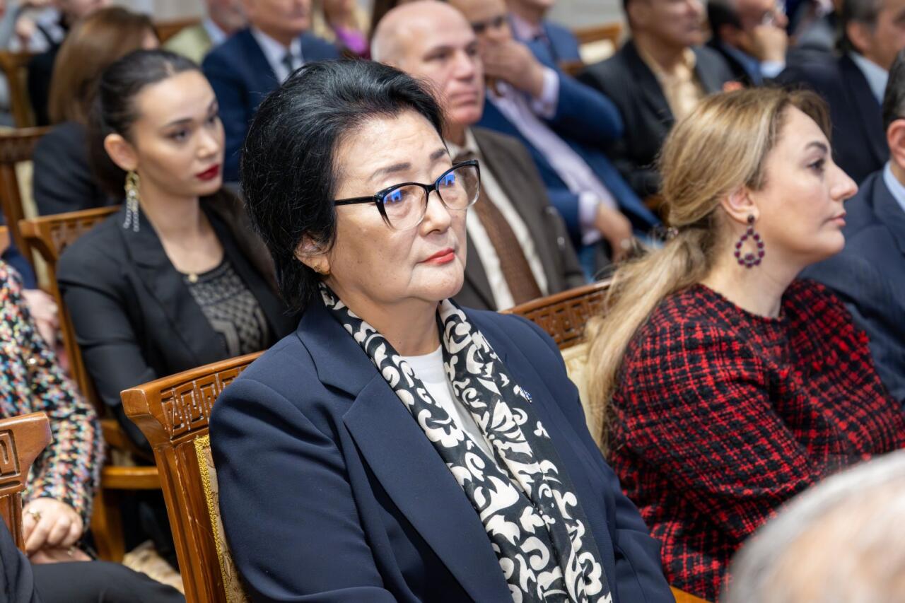 В Баку состоялось торжественное открытие экспозиции "Мирза Гадим Иревани: 200-летняя летопись искусства"